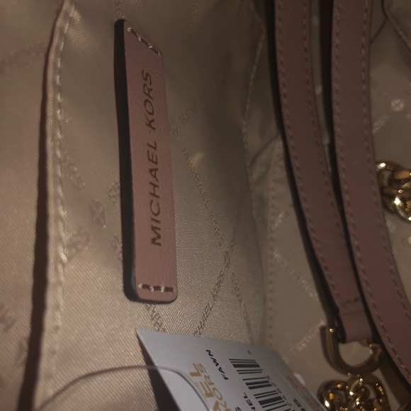 Used one time- almost NEW Michaels Kors handbag - Picture 3 of 7